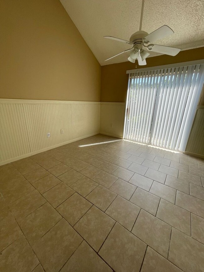 Building Photo - j14pr7