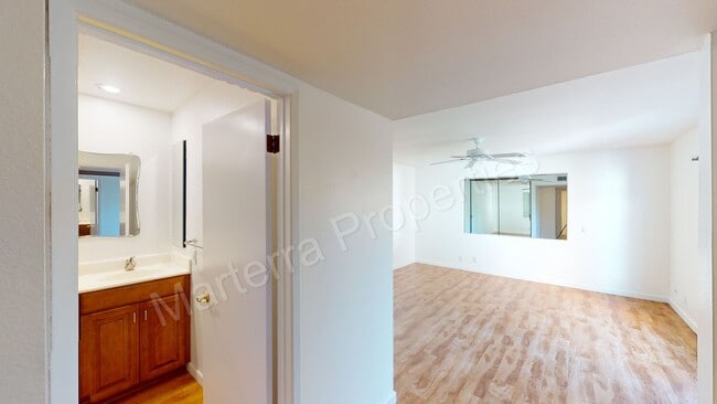 Building Photo - Beautiful 2 Bed/2 Bath Home in Irvine