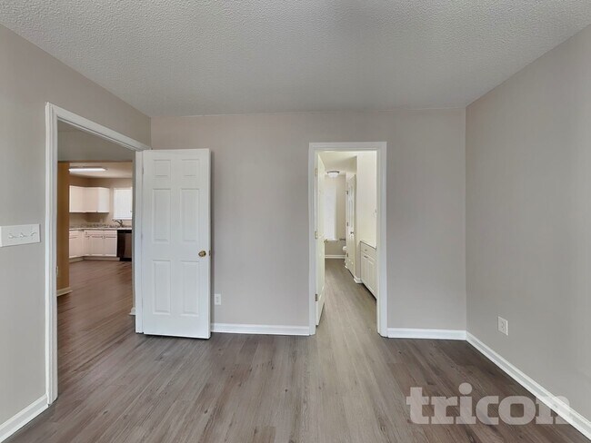 Building Photo - 105 Pinto Ln