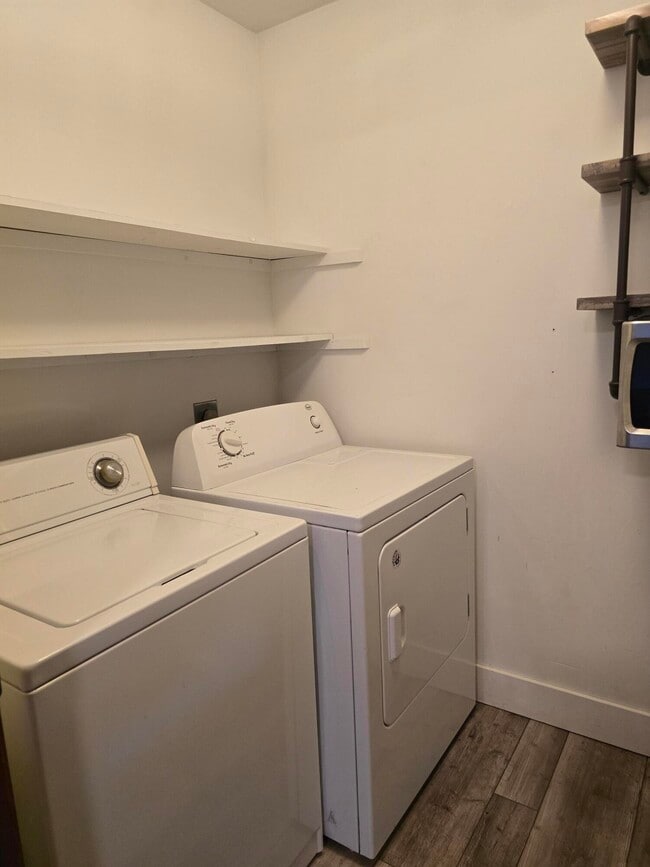 Building Photo - 2344 E Textile Rd