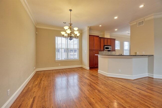 Building Photo - 906 Fowler St