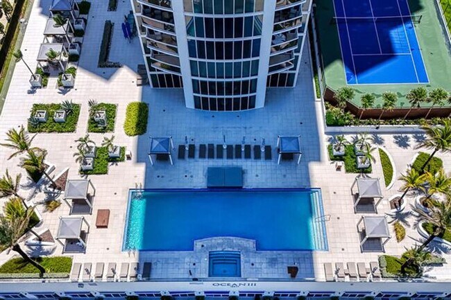 Building Photo - 18911 Collins Ave