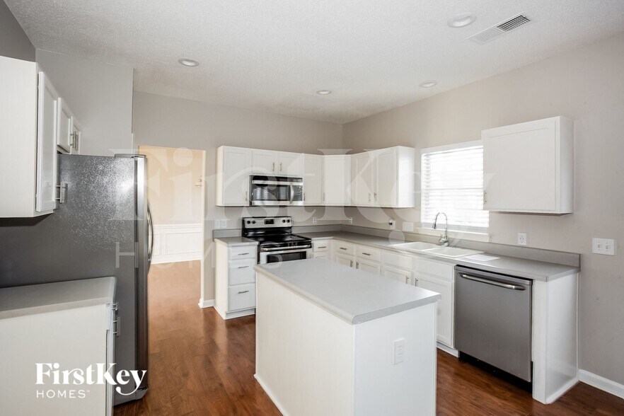 Building Photo - 6115 Downfield Wood Dr