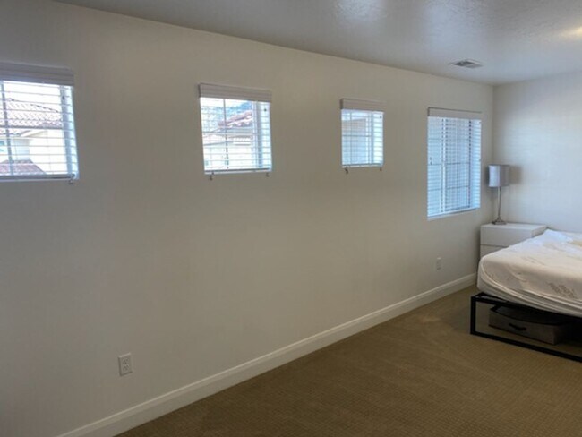 Building Photo - 1138 N Tesoro Aly