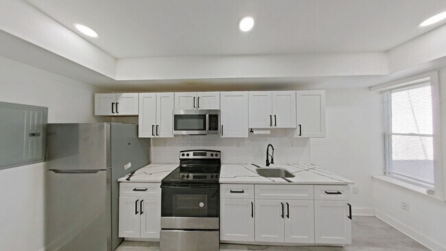 Building Photo - 3331 N Howard St