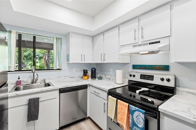 Building Photo - 3500 El Conquistador Pkwy
