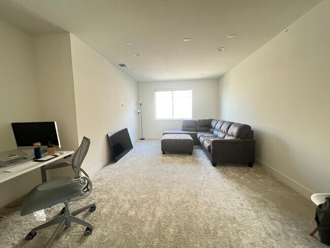 Building Photo - 4570 Miner Dr