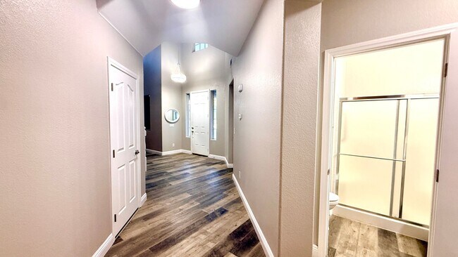 Building Photo - Five bedroom home in Henderson with downstairs bedroom and pool And Spa