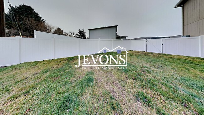 Building Photo - 702 N 29th Ave