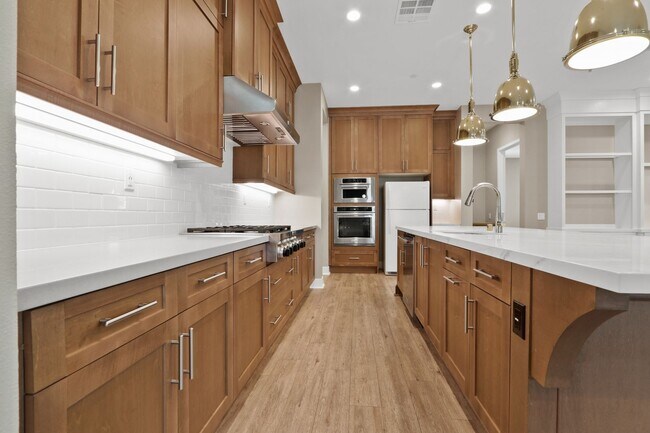 Building Photo - Gated 55 and older 3 bedroom 2 bathroom Ovation at Flora Park