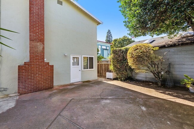 Building Photo - 1033 Central Ave