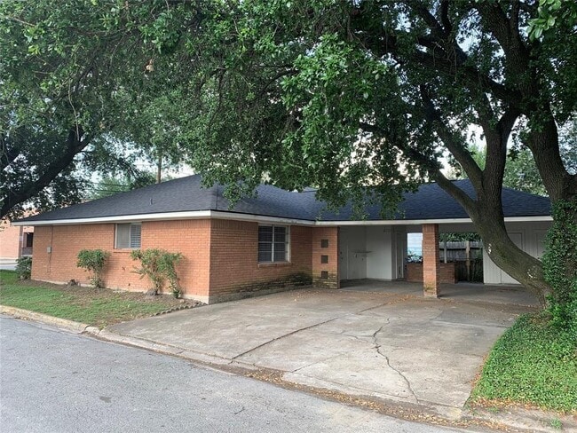 Building Photo - 1616 3rd St
