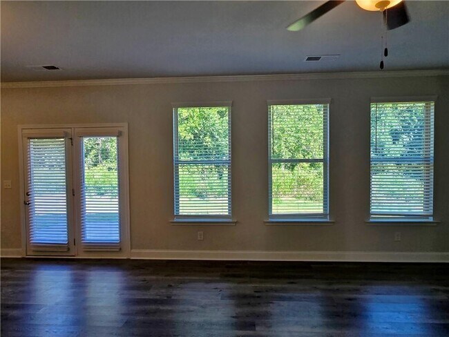 Building Photo - 345 Hellen Vly Dr