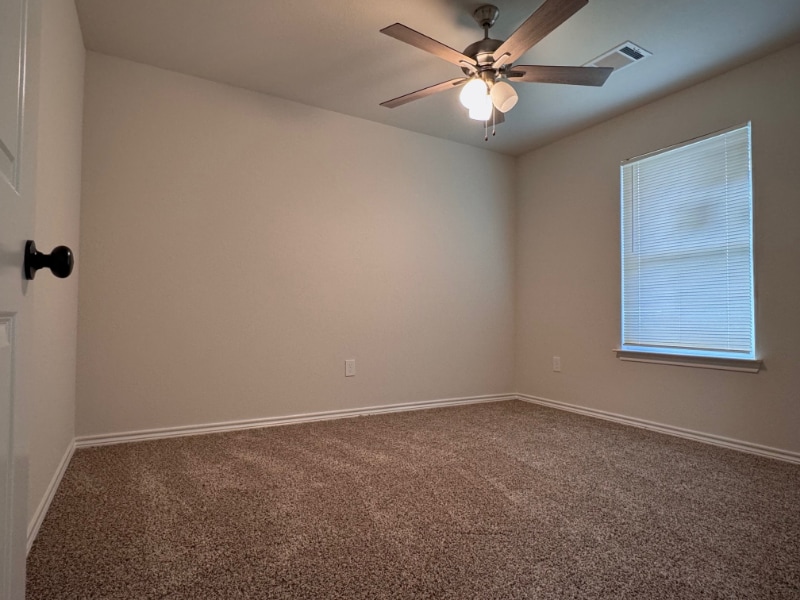 Building Photo - 102 Pecan Dr