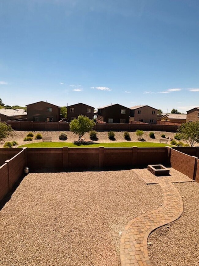 Building Photo - Northwest/ Marana- 5 Bedroom/ 3 Bathroom h...