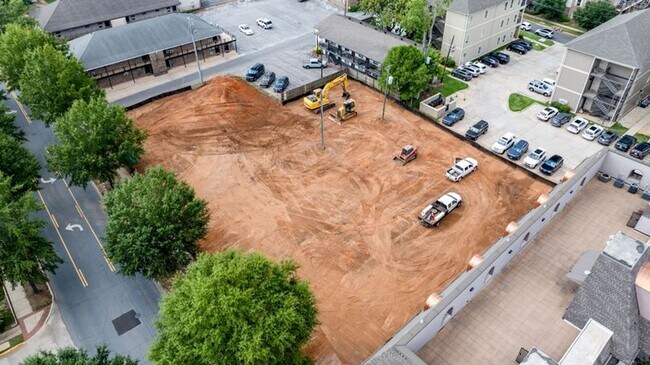 Building Photo - Available August 2026 – 5BR/5.5BA Luxury Townhome Near UA & Bryant Denny Stadium