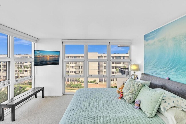 Building Photo - 525 N Ocean Blvd