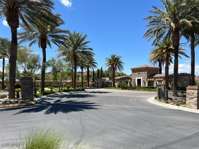 Building Photo - 74 Contrada Fiore Dr