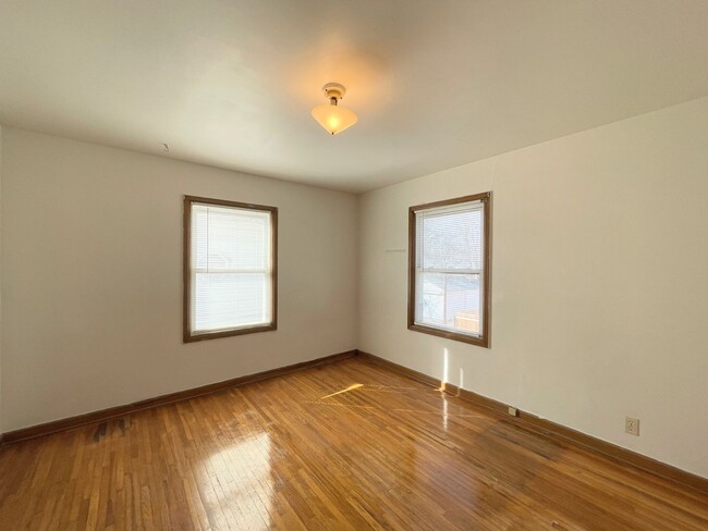 Building Photo - 130 E 15th Ave