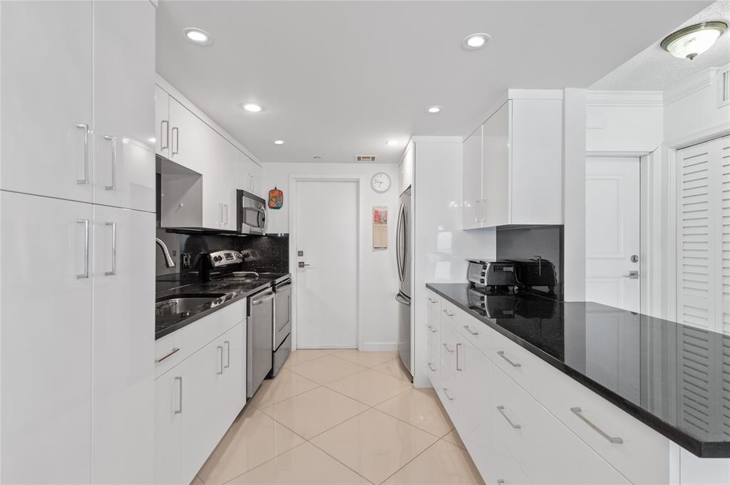 Building Photo - 1500 S Ocean Dr