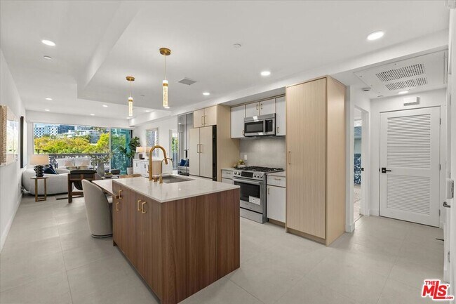 Building Photo - 1257 N Sweetzer Ave