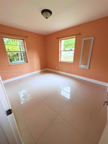 Building Photo - 14215 NE 9th Ave