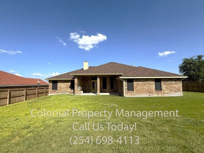 Building Photo - Available now 3 Bedroom 2 Bath Custom Home...
