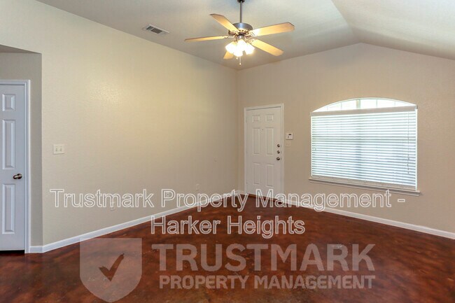 Building Photo - 5022-502205 205 Loop