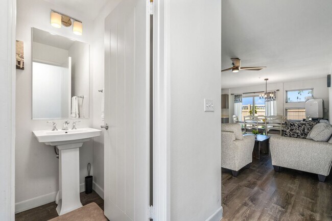 Building Photo - Fully Furnished Townhome with Garage, 3 bedroom/2.5 Bathroom at Kamalani Flats