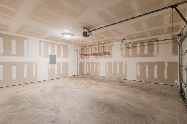 Building Photo - 9802 Vandenberg Way