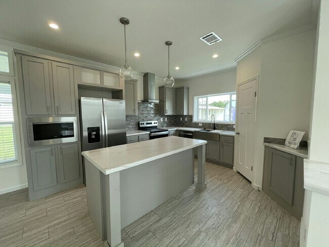 Building Photo - 34866 Silver King Dr
