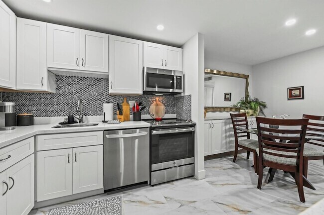 Building Photo - 15449 Lakes of Delray Blvd