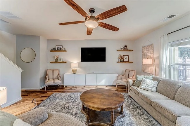 Building Photo - 160 Renford Rd