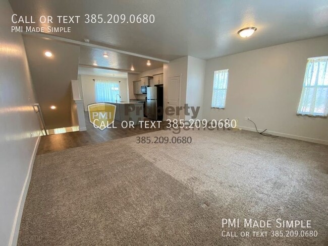 Building Photo - Great 4 bedrooms Townhome in Orem!