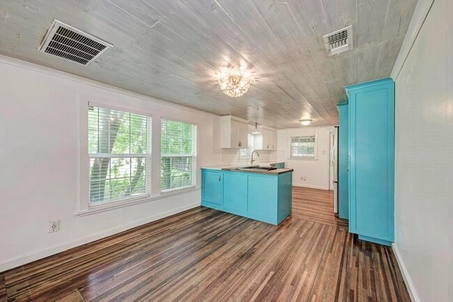 Building Photo - 1407 Leona St