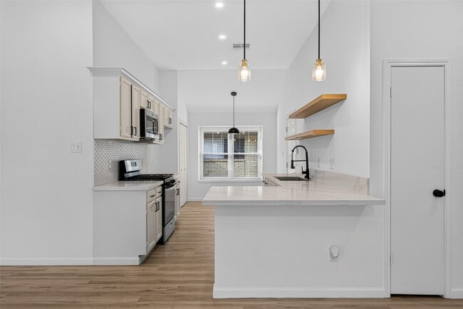 Building Photo - 17006 Enchanted Cir E
