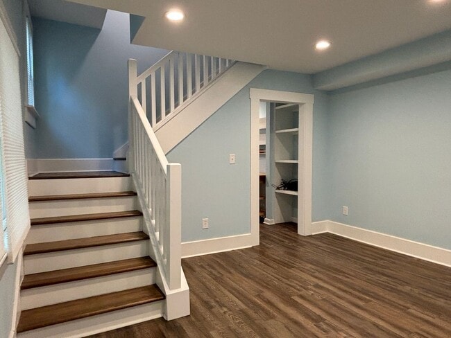 Building Photo - 2 Bed, 2.5 Bath – Second-Story Laundry & Walkable Park Location