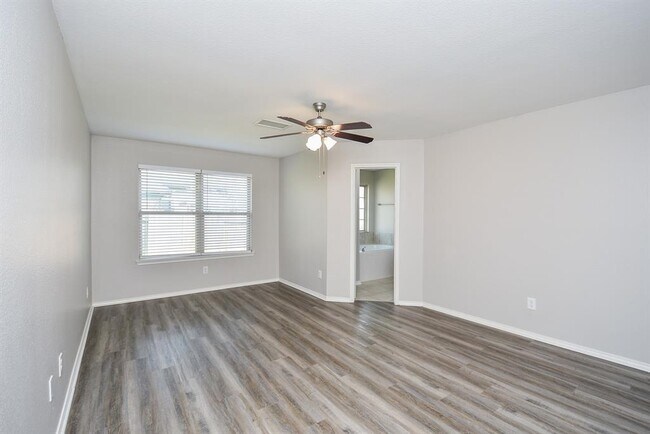 Building Photo - 946 Oak Falls Dr