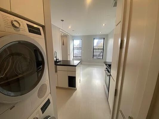 Building Photo - 141 Ridge St