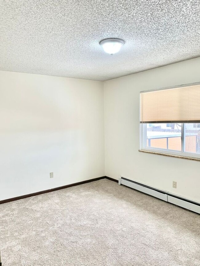 Building Photo - Large Two-Bedroom Apartment with Private H...