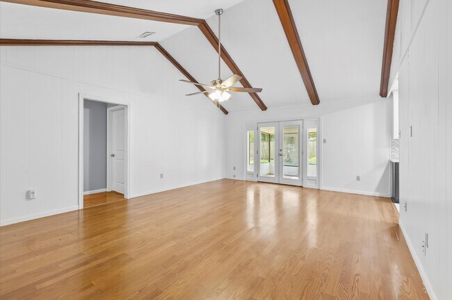 Building Photo - 5017 Oak Ct