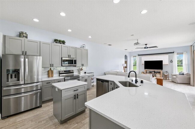 Building Photo - 13049 Thoroughbred Dr