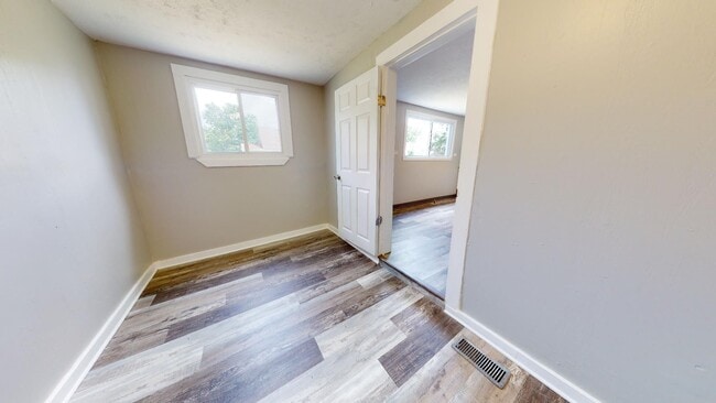 Building Photo - 4023 Valley Rd