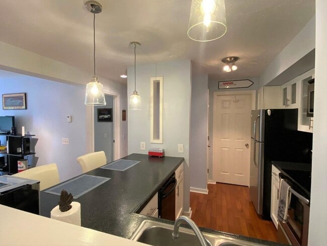 Building Photo - 1 Bedroom just minutes to DH