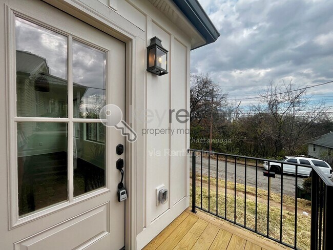 Building Photo - 3571 Crompton St