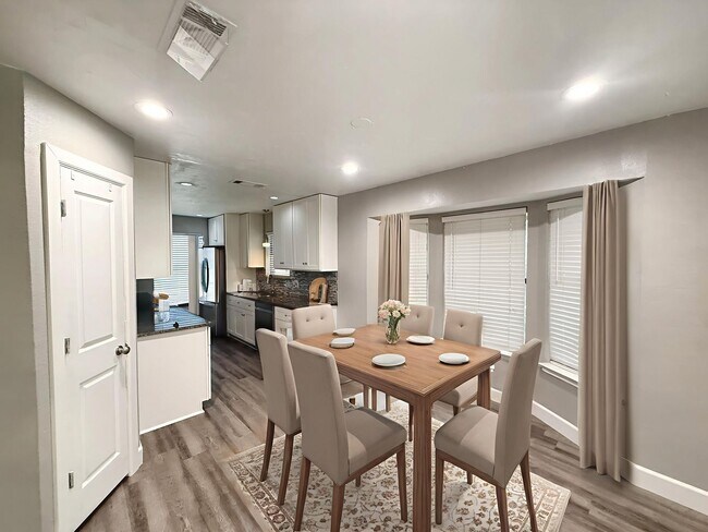 Building Photo - Comfortable 3-Bedroom Home for Lease in Ke...