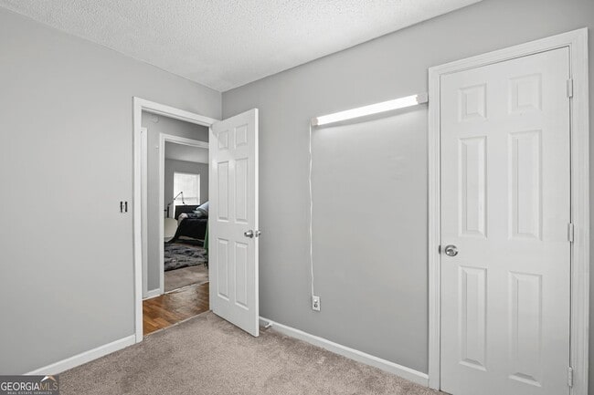 Building Photo - 5626 Pine Gate Dr