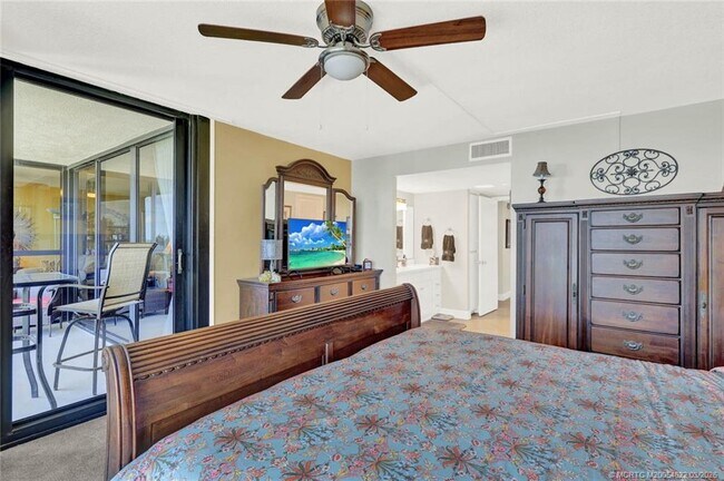 Building Photo - 10410 S Ocean Dr