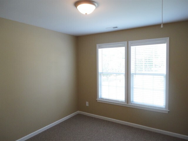 Building Photo - 645 Commander Dr