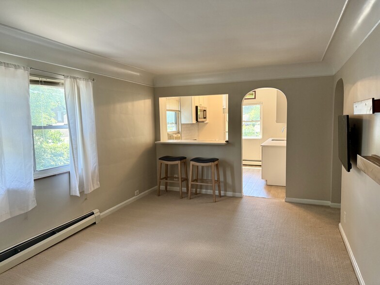 Building Photo - 2317 Monroe Ave